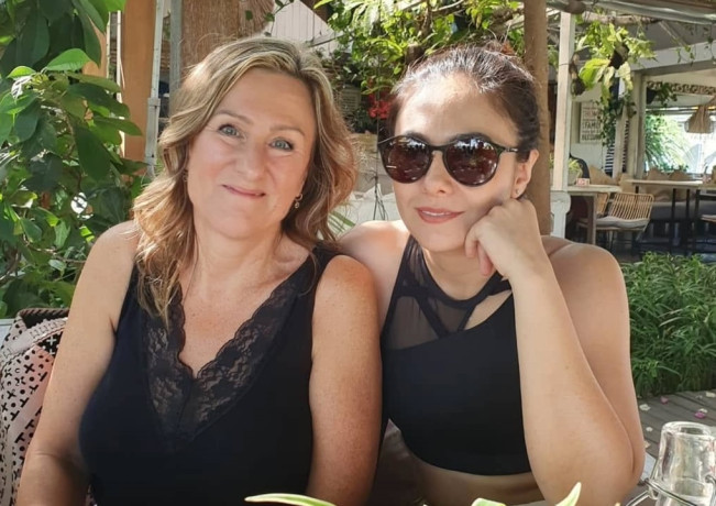 Langka, 10 Foto Deana Battams Ibu Kandung Wulan Guritno, Bule Tulen!